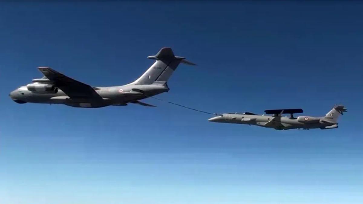 Arabian Sea में Navy का rescue: जान बचाने के लिए बड़ा ऑपरेशन